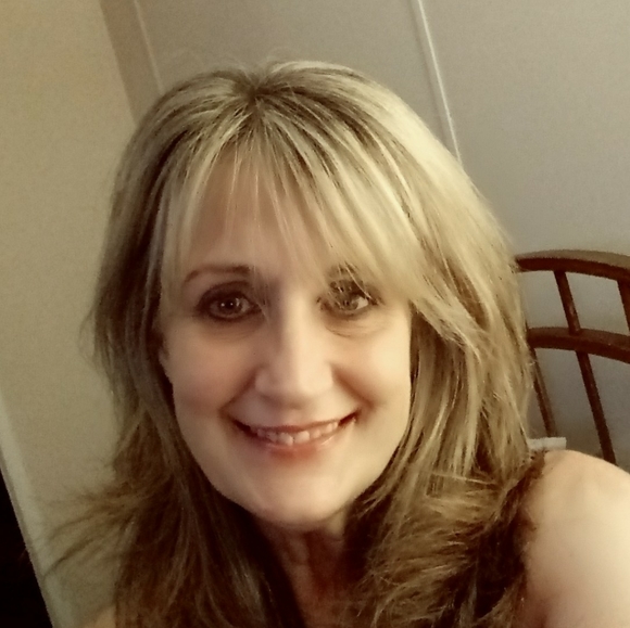 Meet your Posher, Lynn - Picture 2 of 2